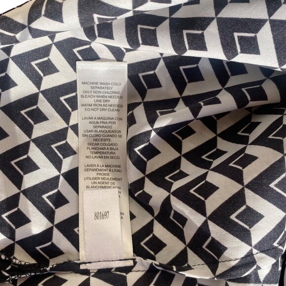 White House Black Market Sleeveless Geometric Print Blouse Womens Size 0 Keyhole - Picture 7 of 13